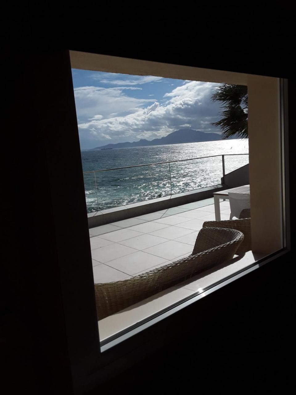Punta Carnero Hostal アルヘシラス エクステリア 写真